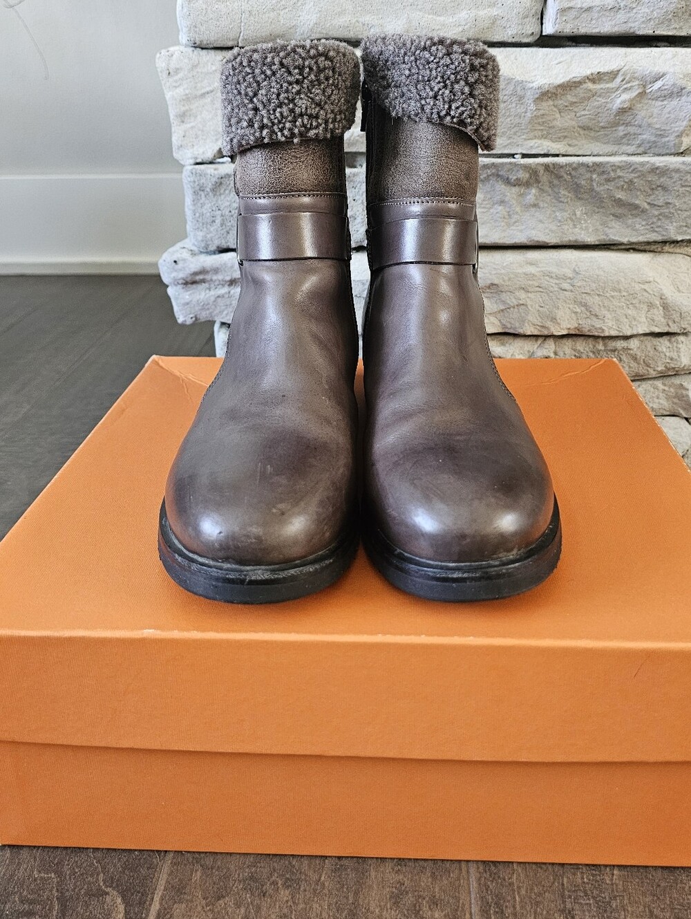 Beautiful Attilio Giusti Leombruni (AGL) Shearling Foldover Ankle Boot - Sz 6.5 - Picture 2 of 14